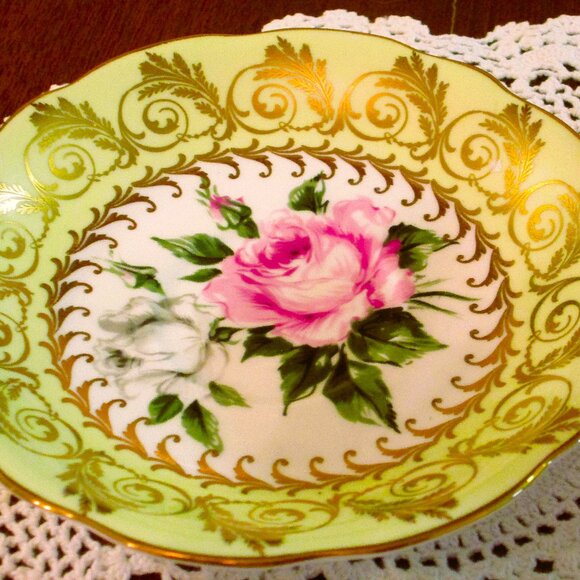 Foley EB large cabbage rose on lime green & white vtg tea cup made in England - Picture 8 of 10